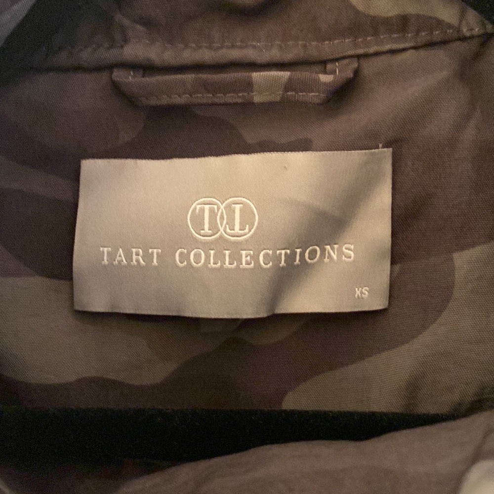 Tart Collections Cory Camouflage Rain jacket. Size XS. Like new. - Picture 4 of 12